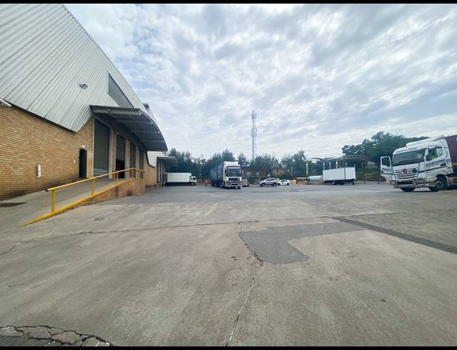 15,614M² WAREHOUSE TO LET IN LONGMEADOW